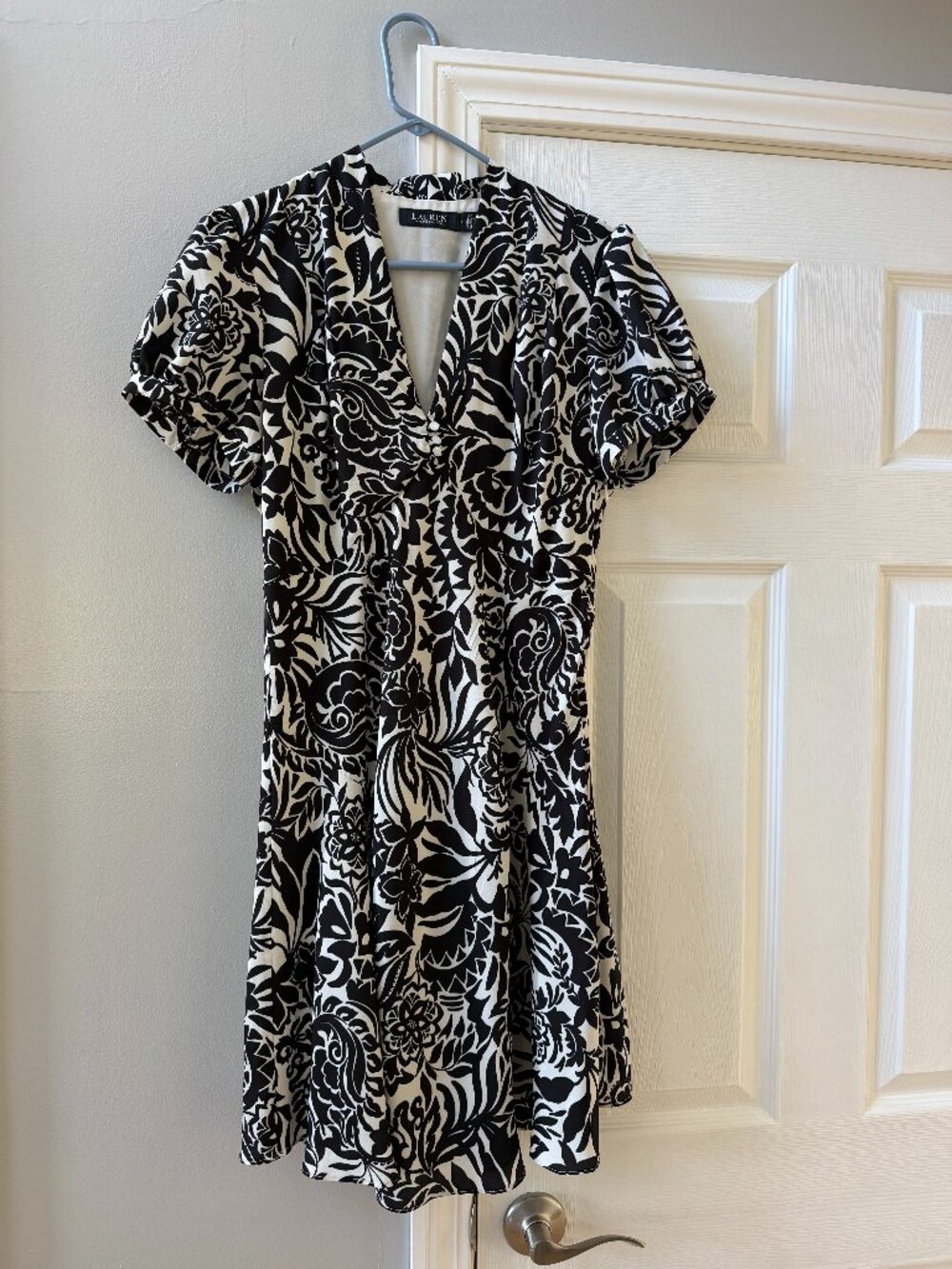 Lauren Ralph Lauren Flowy Dress, Size 6; Black and White